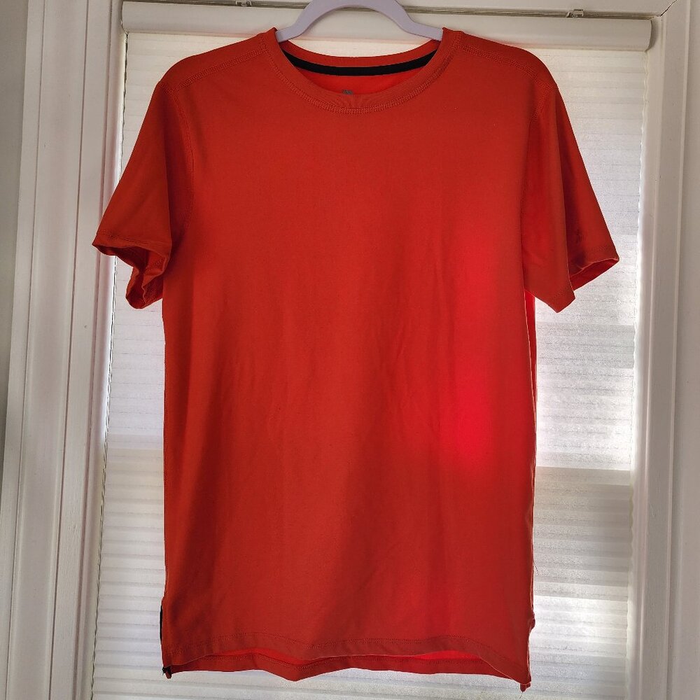 NWOT Athletic/Tech Tee
